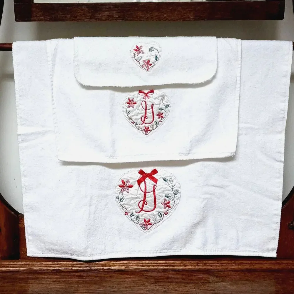 🎄Vintage Christmas Towel Set Monogram G Heart 💖 Holiday Bath Distressed